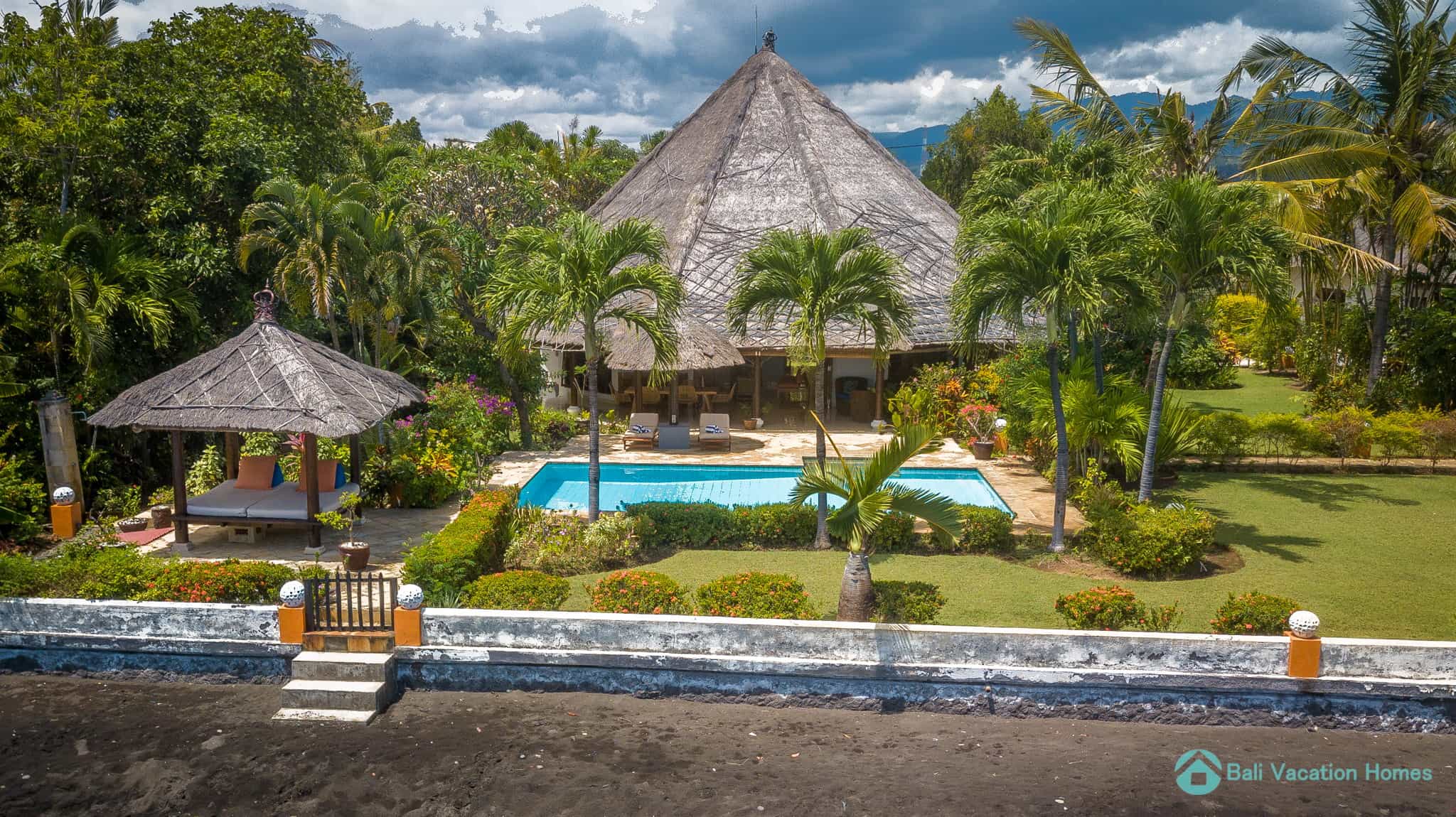 Villa-Cahaya-Seririt-Bali-Vacation-Homes-01