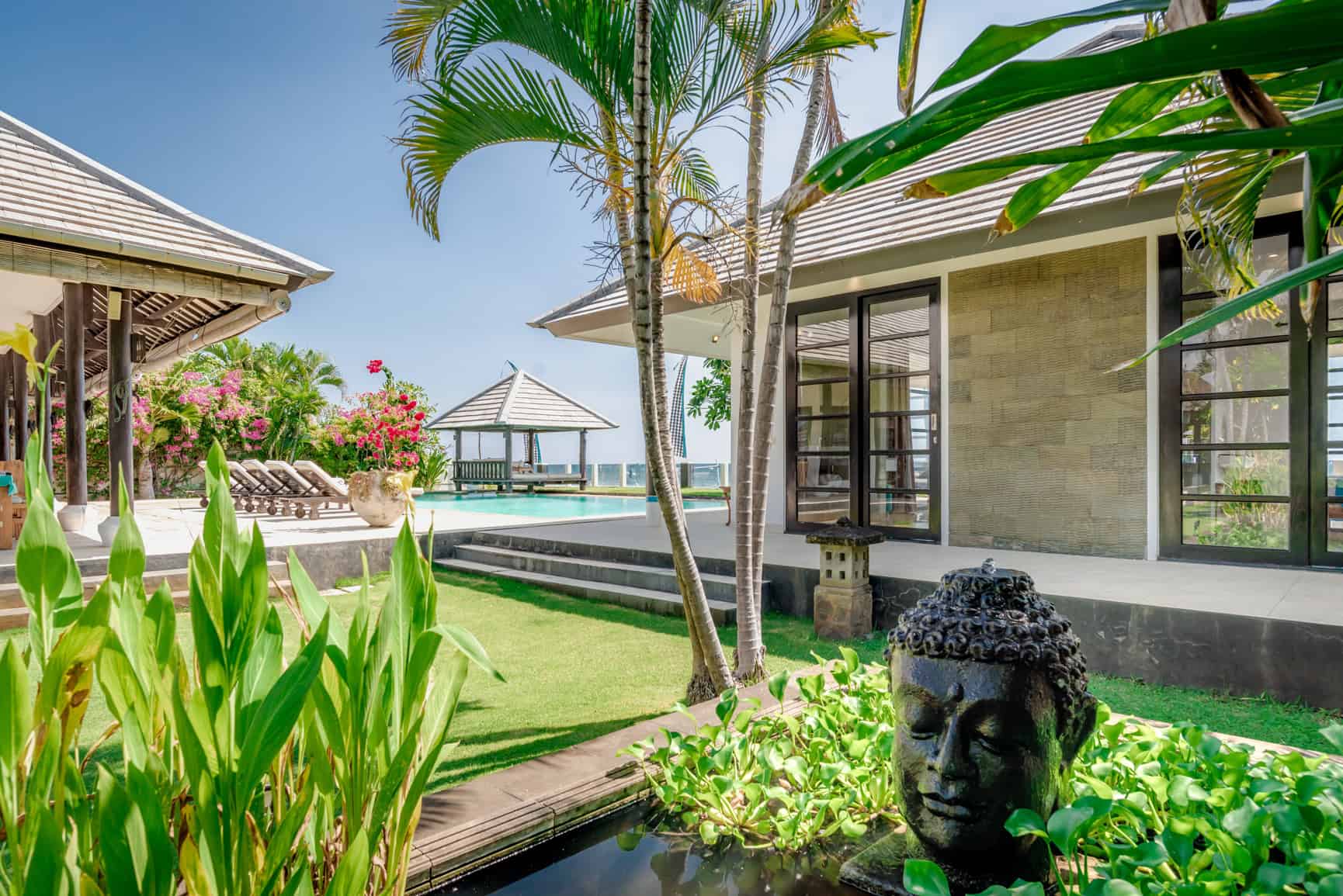 Villa Lovina Beach 1 – buitenkant en tuin – Vakantiehuizen op Bali 020