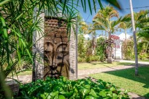 Villa Lovina Beach 1 – buitenkant en tuin – Bali Vacation Homes 022