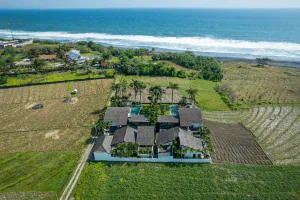 Privépad naar het strand bij Villa Breeze I Bali